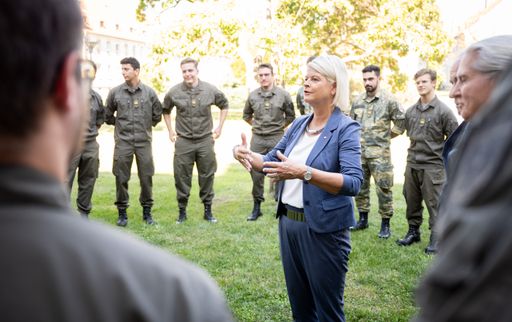 Heeresspital, Wien, Österreich.Beförderung der
Medizinstudenten durch Bundesministerin Klaudia Tanner am 28.
September 2023