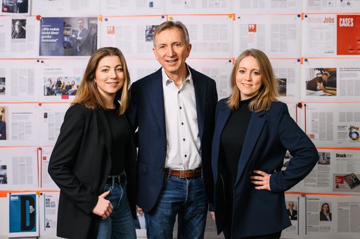 Dagny, Johann und Verena Oberauer. Foto: Manuel Horn / Weiterer
Text über ots und www.presseportal.de/nr/66148 / Die Verwendung
dieses Bildes für redaktionelle Zwecke ist unter Beachtung aller
mitgeteilten Nutzungsbedingungen zulässig und dann auch honorarfrei.
Veröffentlichung ausschließlich mit Bildrechte-Hinweis.