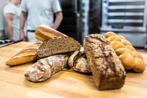 Vorschau Bild von Wir sind Brot - das sagen die Verantwortlichem im
Entdeckerviertel. Bei der Woche der Brotkultur im April 2024 lässt
sich das bei Bäckern und Wirten an Inn, Salzach und Mattig ganz
besonders erleben