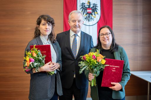 Preisträgerinnen des Pressepreises 2022 der Ärztekammer für Wien:
Céline Béal, Ärztekammerpräsident Johannes Steinhart und Nicole
Kampl.