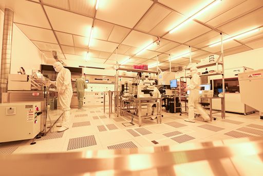 Im Forschungsreinraum von SAL werden innovative
Technologien entwickelt.