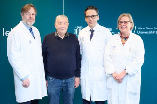https://www.apa-fotoservice.at/galerie/36603 Vor 40 Jahren führte
ein Team an AKH Wien und MedUni Wien erfolgreich die erste
Herztransplantation (HTX) in Wien durch. Diese Operation legte den
Grundstein für eines der größten und erfolgreichsten HTX-Programme
in Europa. Seit dieser ersten Transplantation in Wien wurden
zahlreiche Meilensteine erreicht, innovative Konzepte entwickelt und
neue Technologien eingeführt.