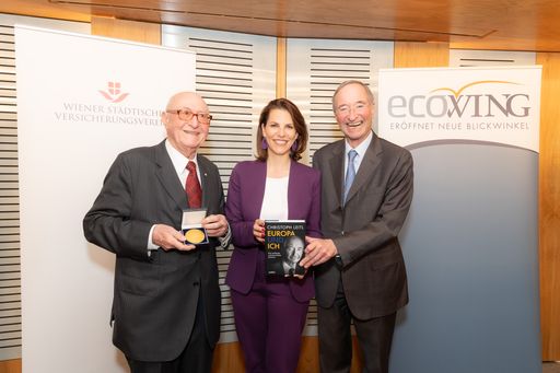 Am Bild v.l. Dr. Günter Geyer
(Aufsichtsratspräsident der Vienna Insurance Group), Mag. Karoline
Edtstadler (Bundesministerin für EU und Verfassung) und Dr.
Christoph Leitl (Präsident von EYFON und der Europäischen Bewegung
Österreich)