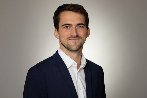 Vorschau Bild von DI Johannes Hasibar, Experte der OLÉ -
Österreichischen Leitstelle für Elektromobilität bei AustriaTech und
Projektleiter der Plattform Ladegrund