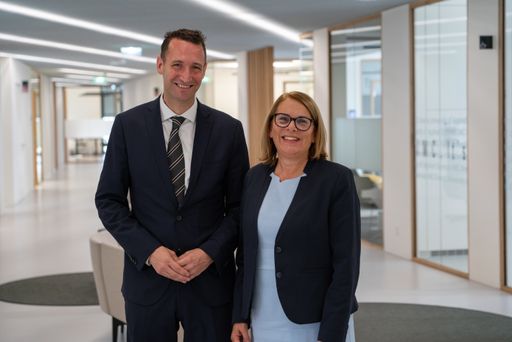  Udo Brändle, Geschäftsführer für Forschung und
Innovation am IMC Krems, sowie Ulrike Prommer, Geschäftsführerin des
IMC Krems und Präsidentin der Österreichischen
Fachhochschul-Konferenz, freuen sich darauf, die
Anwendungsorientierung der Forschung an den Hochschulen sichtbar zu
machen.