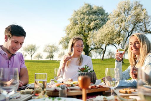 Vorschau Bild von Im Mostfrühling steht der Genuss frühlingshafter
Küche im Mittelpunkt.