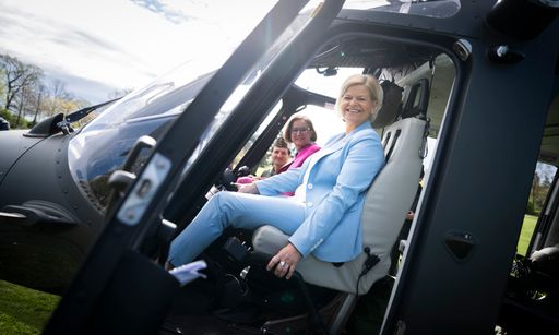 Vorschau Bild von Verteidigungsministerin Klaudia Tanner, Landeshauptfrau Johanna
Mikl-Leitner, der Geschäftsführer des Vereins LICHT INS DUNKEL Mario
Thaler, die Leiterin des Humanitarian Broadcasting beim ORF Lisa
Zuckerstätter und Heeresmusikchef Oberst Bernhard Heher informieren
über das Festival am 04. April 2024.