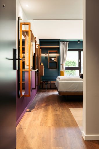 Vorschau Bild von Blick ins Zimmer_© Schani Hotels_Gregor Hofbauer