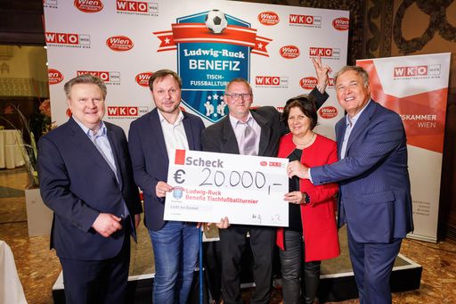 V.li.: Michael Ludwig, Mario Thaler, Gerd V.,
Renate Anderl, Walter Ruck