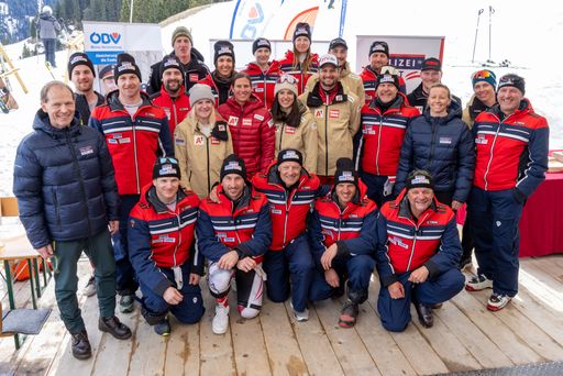 Vorschau Bild von Gruppenfoto der Teilnehmerinnen und Teilnehmer