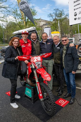 Vorschau Bild von Weitere prominente Gäste der Red Bull Erzbergrodeo
Pressekonferenz: (von links) Petra Miteff (HDI Versicherung),
Michael Walkner, Thomas Rauninger (Bürgermeister Eisenerz), Heinz
Kinigadner, Karl Katoch, Markus Pumo (Vize-Bürgermeister Eisenerz)