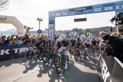 Der Start des 1. Wörthersee Gravel Race mit 1.200
Teilnehmern.