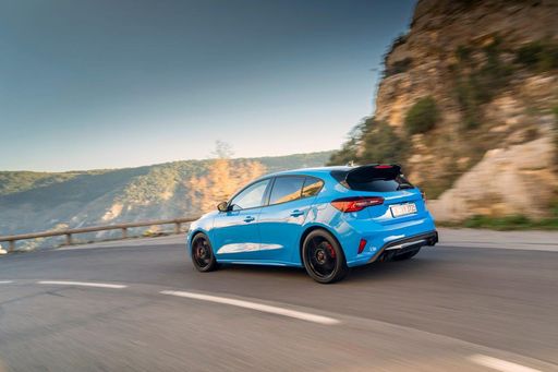 Vorschau Bild von Ford Focus ST Edition - vielseitigster Kompaktsportler / Weiterer
Text über ots und https://www.ots.at/pressemappe/DE143363 / Die
Verwendung dieses Bildes für redaktionelle Zwecke ist unter
Beachtung aller mitgeteilten Nutzungsbedingungen zulässig und dann
auch honorarfrei. Veröffentlichung ausschließlich mit
Bildrechte-Hinweis.