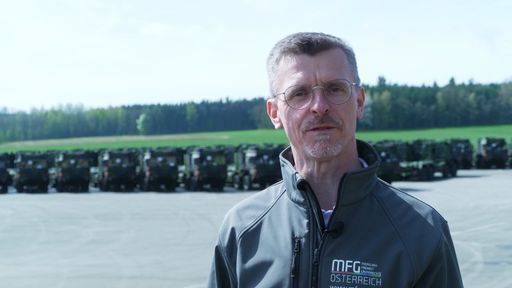 Militärfahrzeuge in Peuerbach, LAbg. Joachim Aigner,
MFG-Österreich Bundesparteiobmann