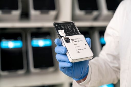 Bosch und Randox Laboratories Ltd. schließen Partnerschaft für
Vivalytic-Analyseplattform und investieren gemeinsam rund 150
Millionen Euro. Die BioMEMS-Technologie ermöglicht
vollautomatisiertes, gleichzeitiges Testen auf hunderte genetische
Merkmale in wenigen Minuten. Erster Test mit neuartiger
BioMEMS-Technologie soll IVD-Hochmultiplex-Sepsis-Test werden. Der
BioMEMS-Chip wird in die bestehende Bauform der Vivalytic-Kartusche
integriert. / Weiterer Text über ots und
www.presseportal.de/nr/142767 / Die Verwendung dieses Bildes für
redaktionelle Zwecke ist unter Beachtung aller mitgeteilten
Nutzungsbedingungen zulässig und dann auch honorarfrei.
Veröffentlichung ausschließlich mit Bildrechte-Hinweis.
