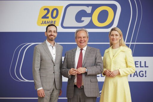 Geschäftsführer Bernd Datler, ASFINAG-Vorstand
Josef Fiala und Geschäftsführerin Claudia Eder (v.l.n.r.) sind stolz
auf 20 Jahre GO-Maut in Österreich.