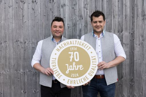Vorschau Bild von Brüder Christian & Heinrich Kröll feiern mit ihren
Kunden 70 Jahre Jubiläum