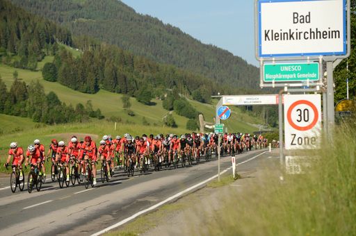 Rennradfahrer aus zwölf Nationen sind am Start und
erobern von Bad Kleinkirchheim aus die Nockalmstraße.