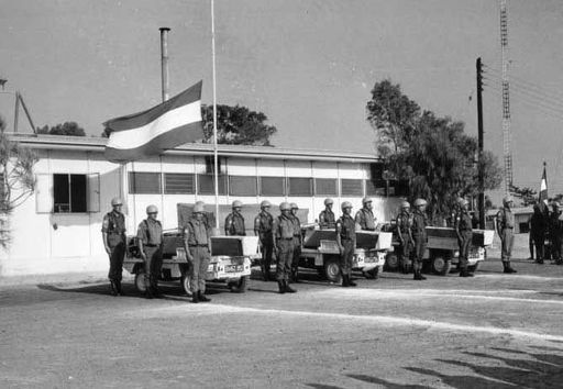 Militärische Ehren für die Gefallenen
Österreichischen Soldaten nach einem Flugzeugangriff im Jahr 1974