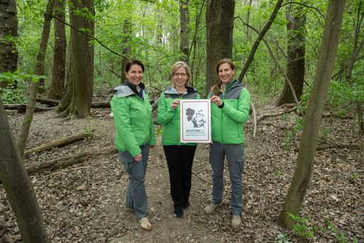  Eröffnung Naturbelassene Wege Lobauhaus, Nationalpark Donau-Auen,
v.l. Nationalpark Direktorin Klauser, Bundesministerin Gewessler,
Nationalparks Austria Generalsekretärin Blutaumüller