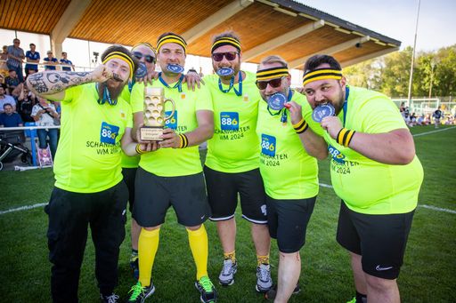 Vorschau Bild von 88.6 Schanigarten Weltmeister 2024 "Die
Fischamender Promühummeln"