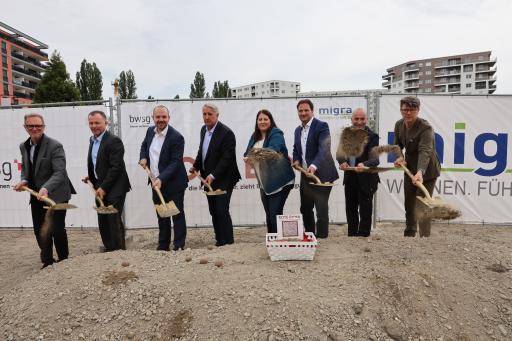 Spatenstich im Projekt "Rote Emma", 1220 Wien,
Attemsgasse