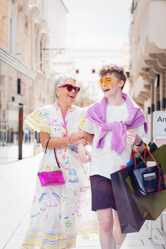  Foto zur Kampagne "So shoppt Wels" - Shoppen mit
Oma kannst du nicht online!