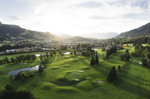 Seit Ende März sind Golf-Begeisterte in der
Gamsstadt mit Schläger & Co. unterwegs.