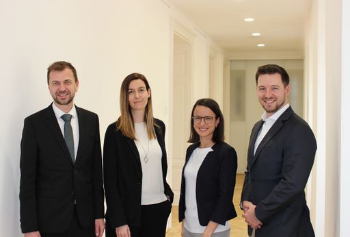 v.l.n.r.: Wolfgang Lechner (Gründer/CEO ParityQC), Magdalena
Hauser (Gründerin/CEO ParityQC), Julia Reilinger (Geschäftsführerin
BCII), Maximilian Nutz (Geschäftsführer BCII)