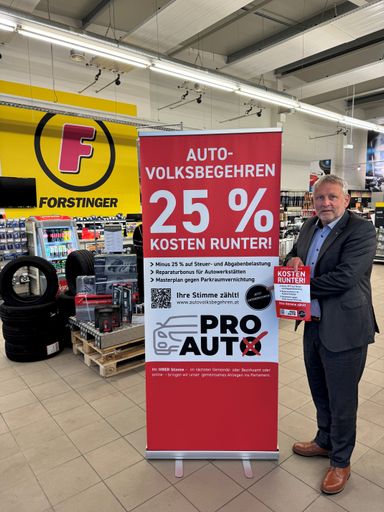  Forstinger unterstützt ab sofort das
Autovolksbegehren. In allen Filialen wird für Unterschriften
geworben.
