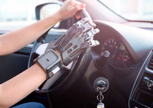  Fahren mit Handprothese