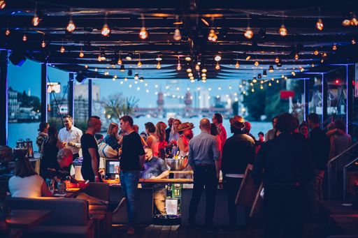 Beim BIG BANG FESTIVAL 2024 trifft sich der deutsche Mittelstand
zum Netzwerken in Berlin-Kreuzberg, direkt an der Spree. / Weiterer
Text über ots und www.presseportal.de/nr/153584 / Die Verwendung
dieses Bildes für redaktionelle Zwecke ist unter Beachtung aller
mitgeteilten Nutzungsbedingungen zulässig und dann auch honorarfrei.
Veröffentlichung ausschließlich mit Bildrechte-Hinweis.
