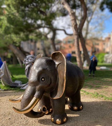 Vorschau Bild von Für die Dauer der Kunst-Biennale 2024 vom 20. April
2024 bis 24. November 2024, wird der „Große Elefant“ in den Gärten
"Giardini della Marinaressa" neben dem Biennale-Gelände zu
besichtigen sein (c) Guni Kumpf