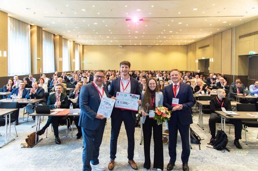  Das Team der Montauniversität Leoben konnte den
ersten Platz des begehrten YOUNG EPCON AWARD 2024 ergattern mit
ihrem Projekt: CO2-Methanisierung in der Zementindustrie