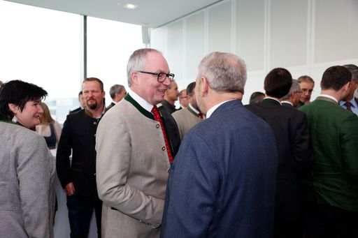 Zahlreiche Gratulanten bei der Sitzung des
Landesbauernrates am 19. April 2024.
