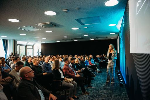 Vorschau Bild von Keynote-Speakerin Miriam Höller