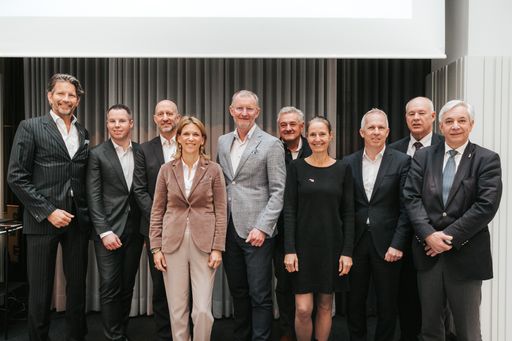 Vorschau Bild von Der AUSTROMED-Vorstand (v.l.n.r.): KR Mag.
Alexander Hayn (Chemomedica GmbH), Sebastian Mörth MSc. (Medtronic
Österreich GmbH), Dipl. BW. Christian Braun (B. Braun Austria GmbH),
Mag. Katrin Lhotka (Rüsch Austria Gesellschaft m.b.H.), Gerald
Gschlössl (Lohmann & Rauscher GmbH), Mag. Roland Pfleger (Becton
Dickinson GmbH), Ing. Mag. (FH) Christine Stadler-Häbich (Roche
Diagnostics GmbH), Dr. Joachim Bogner (Siemens Healthineers Austria
GmbH), KR Mst. Reinhard Di Lena (Reinhard Di Lena GmbH), Richard
Limbeck (Limbeck, Medizinische Spezialartikel)