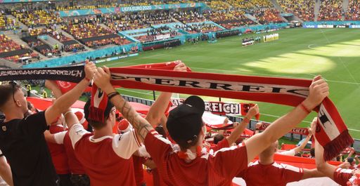Österreich Fankurve beim EM Spiel Österreich vs
Ukraine in Bukarest