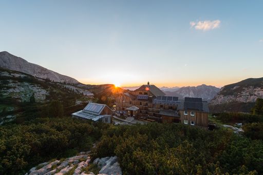Vorschau Bild von Das Wiesberghaus, idyllisch gelegen am Nordrand des
Dachsteinplateaus, wurde jetzt zur „Naturfreunde Hütte des Jahres
2024“ gekürt.