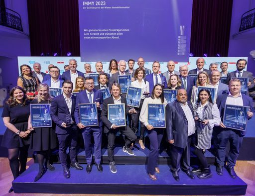  Gruppenbild aller Preisträger des IMMY-Awards 2023 bei der
Verleihung