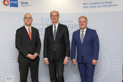 Vorschau Bild von Prof. Gabriel Felbermayr (Wifo Direktor), Hans
Dieter Pötsch (DHK Präsident), Thomas Gindele (Hauptgeschäftsführer
DHK)