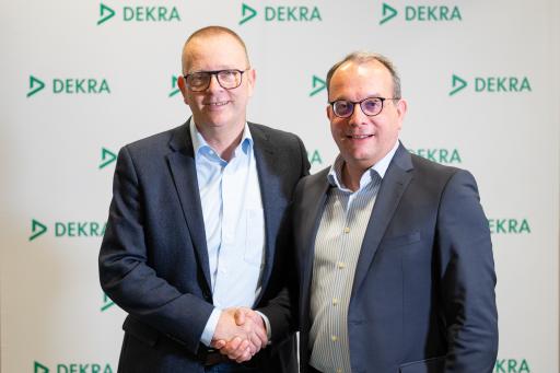  Helmut Geil (r.), neuer Geschäftsführer der DEKRA Austria GmbH,
mit Guido Kutschera (l.), Executive Vice President der DEKRA Gruppe
und verantwortlich für das Geschäft in der Region Deutschland,
Österreich und Schweiz.