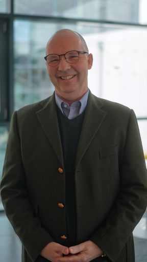  Klaus Wettl leitet den Bachelorstudiengang
Gesundheits- und Pflegemanagement an der FH Kärnten