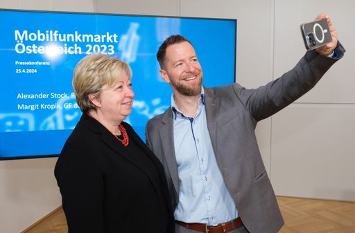 Margit Kropik, GF des FMK und Alexander Stock,
Präsident des FMK und CTO der A1 Telekom Austria AG, präsentierten
heute anlässlich der Jahres-PK des FMK aktuelle Daten der
Mobilfunkindustrie