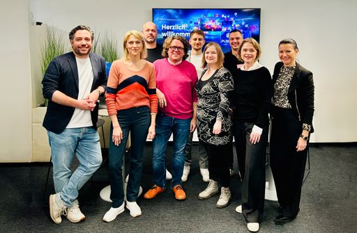  1. COPE Publisher Day: Vlnr: Pierre Greber (COPE),
Lilian Fuchs (BurdaForward), Lasse Nordsiek (Equativ), Markus
Lauscher (COPE), Thomas Falkenhagen (Equativ), Sabine Schmidt (Axel
Springer), Matthias Dungel (COPE), Maresa Wolkenstein (COPE) &
Marion Stelzer-Zöchbauer (COPE).