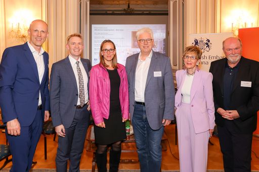 Podiumsdiskussion "Öffentliches Impfprogramm: Next steps" mit •
Prof. Marcin Czech PhD, MD, MBA | President of the Polish
Pharmacoeconomic Society, Specialist in Epidemiology & Public Health
(Keynote) • Univ.-Prof. Dr. Herwig Kollaritsch | Mitglied des
Nationalen Impfgremiums (Keynote) • Präs. LAbg. Ingrid Korosec |
Präsidentin Österreichischer Seniorenrat • Andreas Huss, MBA |
Arbeitnehmer-Obmann der Österreichischen Gesundheitskasse • Priv.
Doz. Mag. Dr. Maria Paulke-Korinek, PhD | Leitung Abteilung
Impfwesen, BMSGPK, Mitglied des Nationalen Impfgremiums • Mag. Jakob
Hochgerner, Leiter der Direktion für Soziales und Gesundheit, sowie
Abt. Gesundheit, Amt der Oö LReg