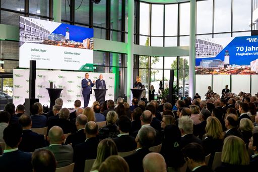 Vorschau Bild von Über 1.100 Gäste besuchten den Festakt zum
Flughafen Wien-Jubiläum