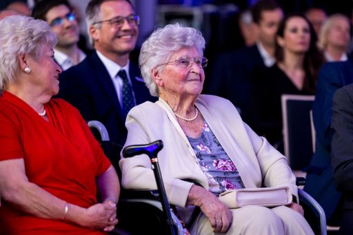 Vorschau Bild von Emma Setzer begann am 1. Jänner 1954 am Flughafen
Wien zu arbeiten