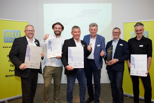 Vorschau Bild von AFP - Alufenster-Fassaden-Preis 2023 an Alu-Sommer
für den DC Tower 3 | Preisverleihungsfoto Alu-Sommer mit
Architektenteam, Bauherrn und Aluminium-Profilsystem-Anbieter