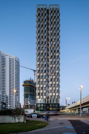 Vorschau Bild von Das Projekt DC Tower 3 in Wien Kaisermühlen in
unmittelbarer Nähe zur UNO-City, zeichnet sich durch eine
erfolgreiche Kooperation zwischen den planenden und ausführenden
Gewerken aus, was zu einer beeindruckenden Gesamtlösung führte.